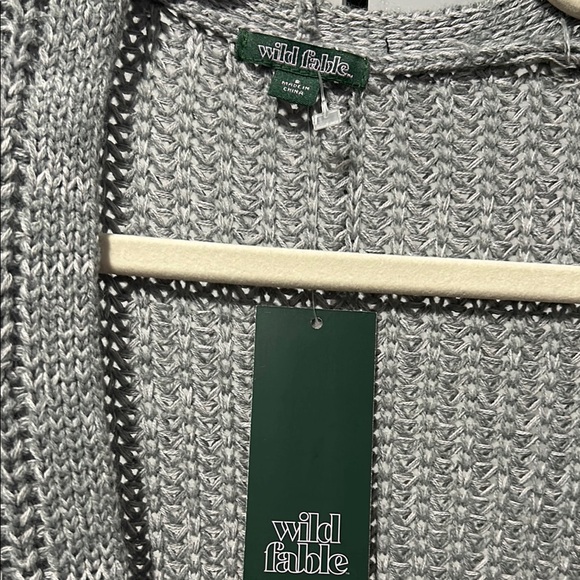 Sweater high low front buttons.. - Picture 2 of 6